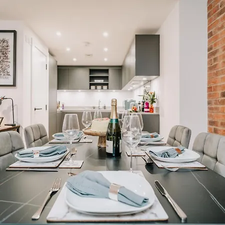 Splendid Industrial Style Pad, Centre, Fast Wifi, Family, Contractors *